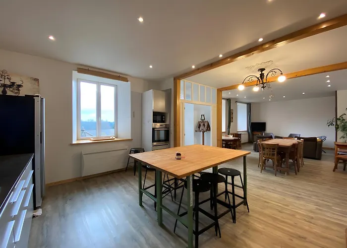 Maison Lilas Rose 300m² 12 P * Le Mas-de-Tence